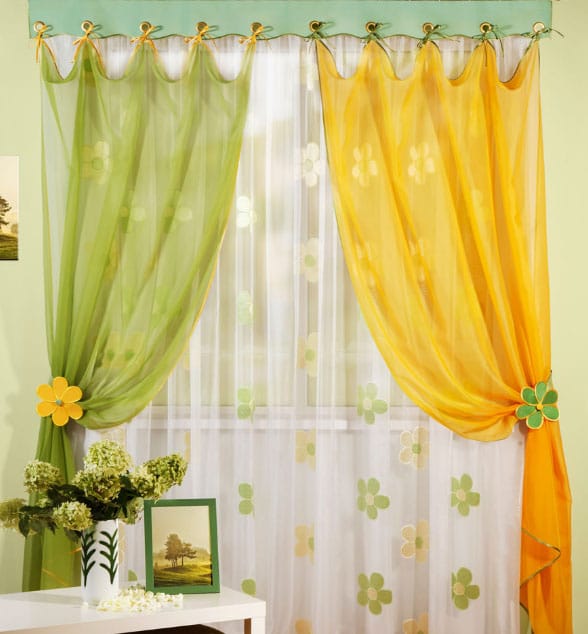 желтые и зеленые шторы