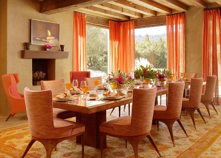 оранжевые шторы в интерьере кухни