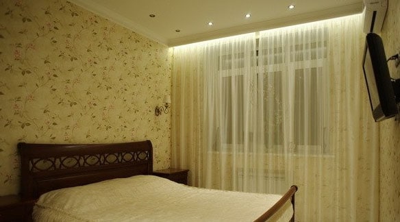 светодиодная подсветка штор в спальне
