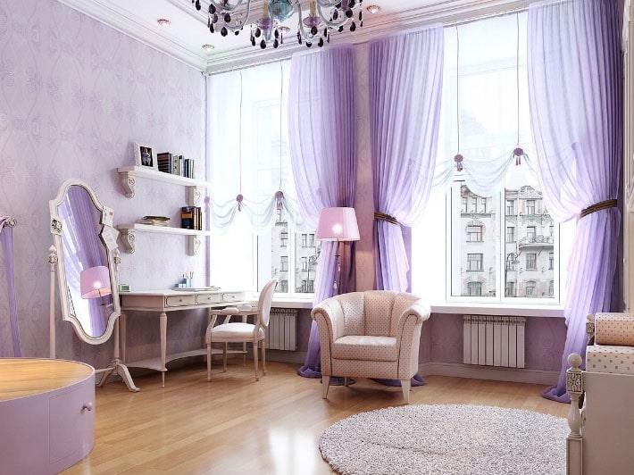 фиолетовые шторы в интерьере зала