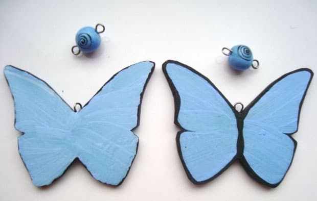 Бабочки из пластика голубого цвета