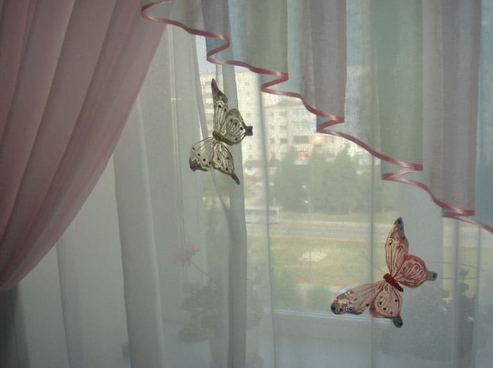 Бабочки из ткани на шторах